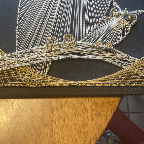 Vintage 1970s string art in excellent condition. Beautifully done in gold/silver - Picture 4 of 9